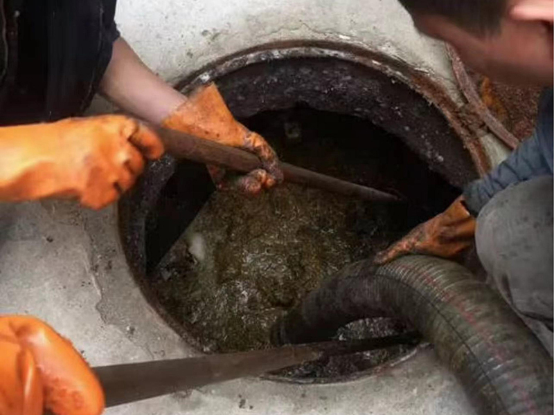 河津清理化粪池时如何避免沼气的危害?